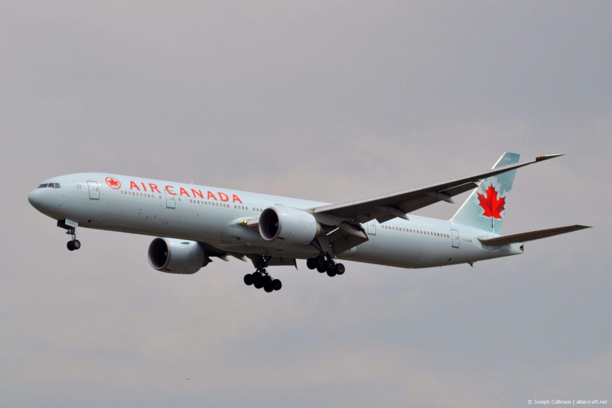 C-FIUR (35242) 2007 Boeing 777-333(ER)