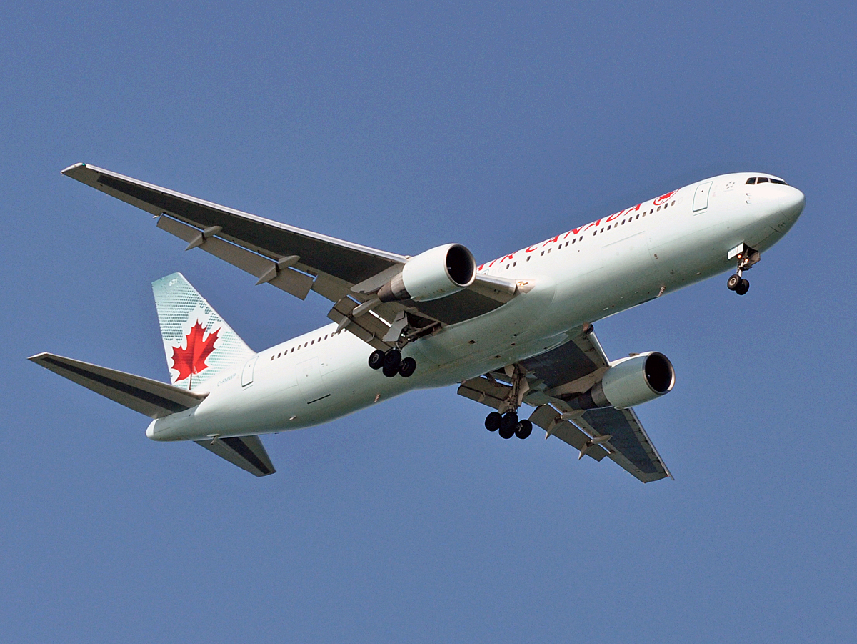 C-FMWP (25583) 1993 Boeing 767-333(ER)