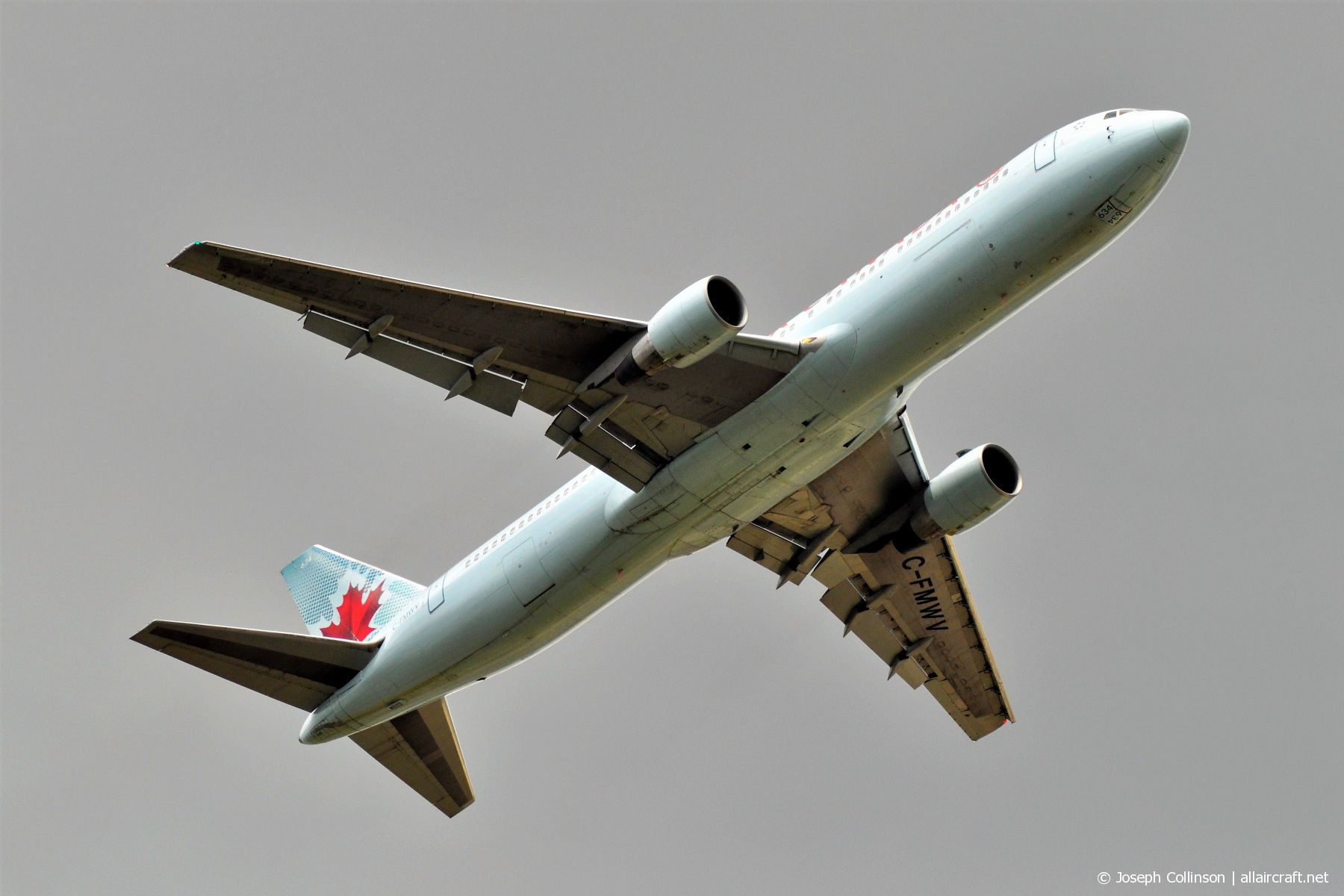 C-FMWV (25586) 1995 Boeing 767-333(ER)