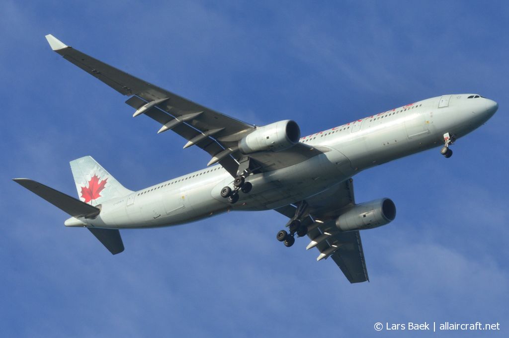 C-GHKX (412) 2001 Airbus A330-343