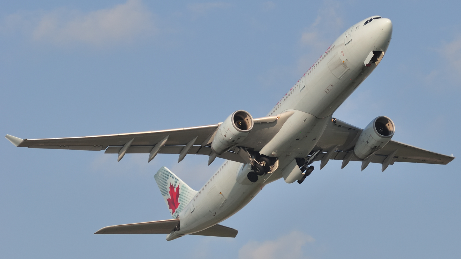 C-GHKW (408) 2001 Airbus A330-343