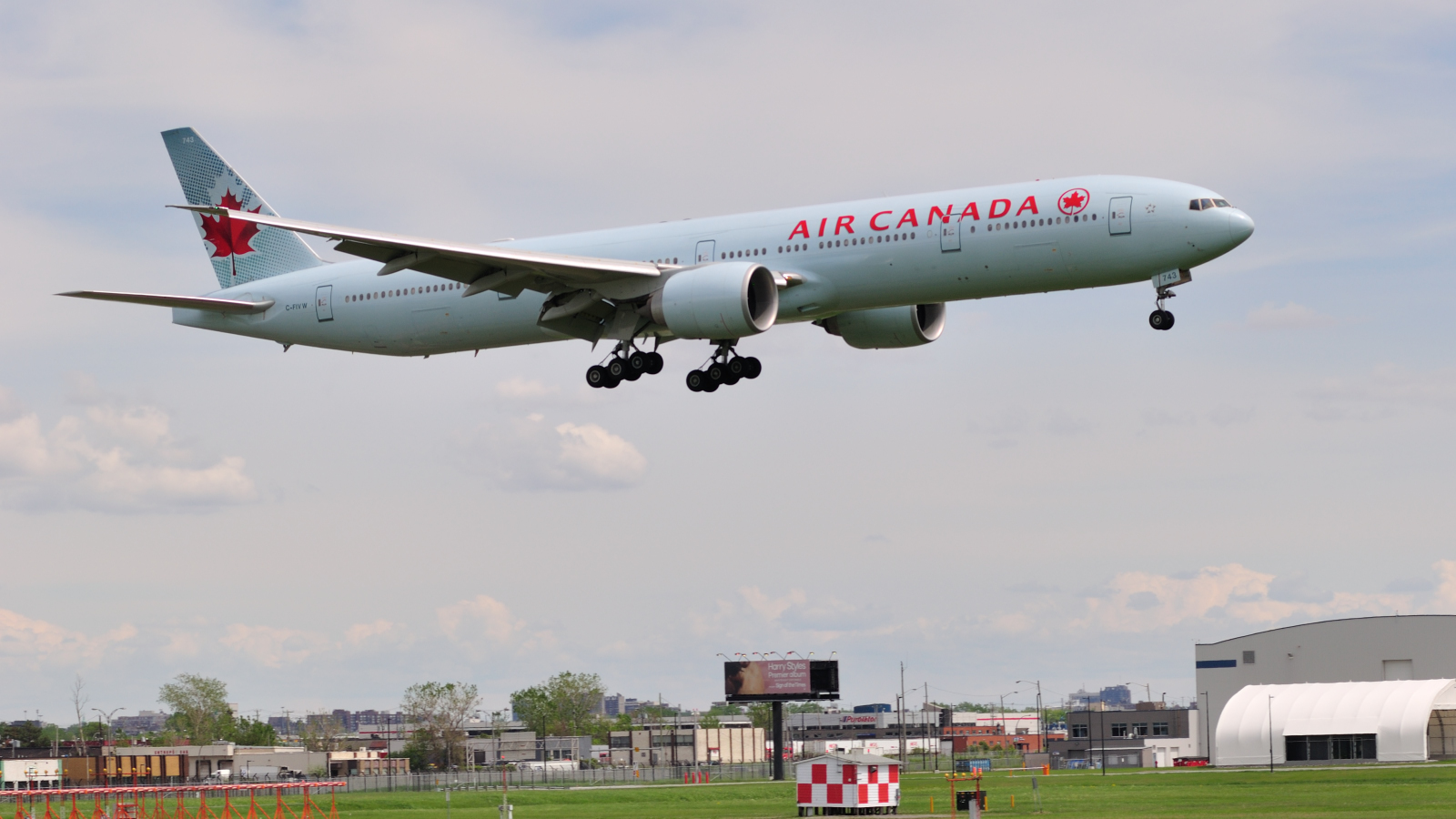 C-FIVW (cn 42218) Boeing 777-333ER