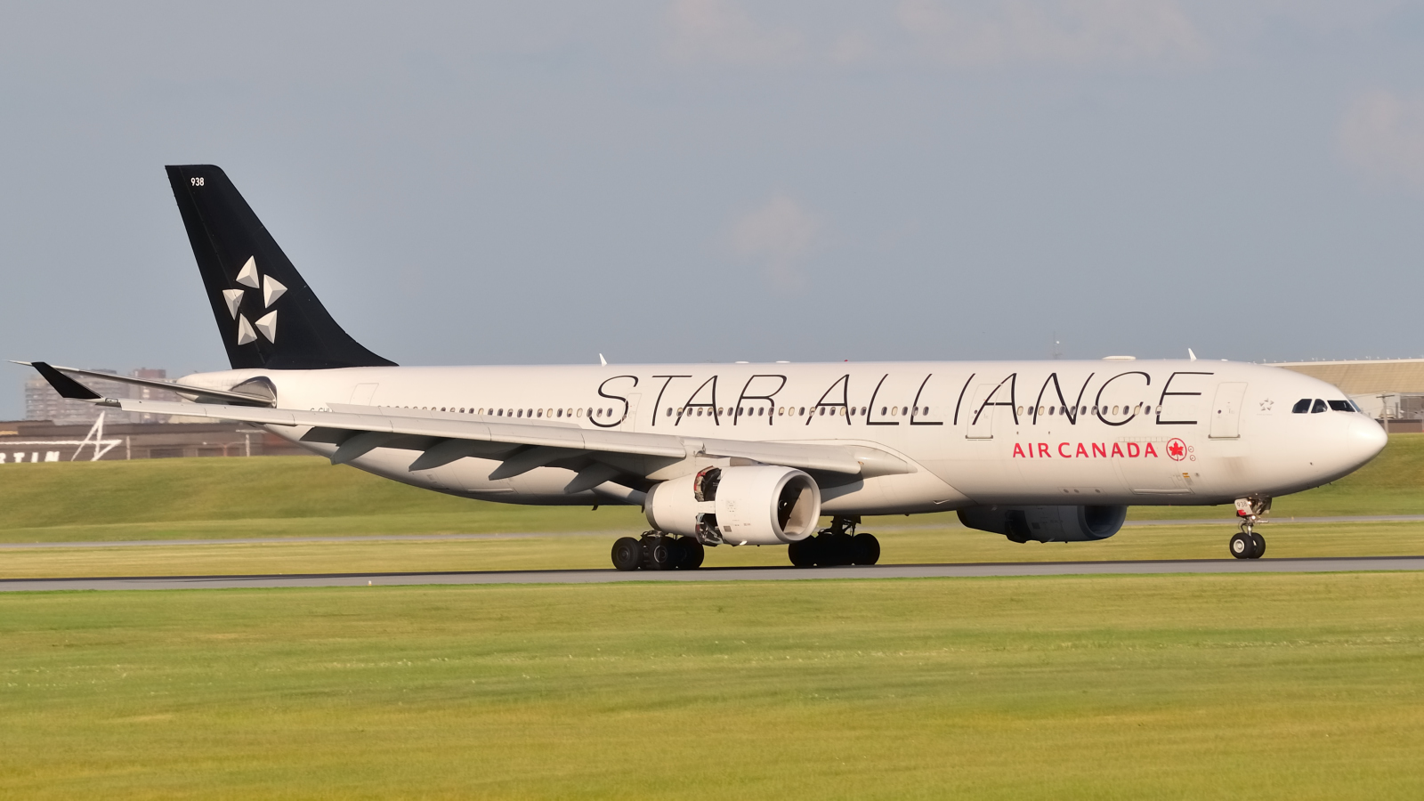 C-GHLM (419) 2001 Airbus A330-343