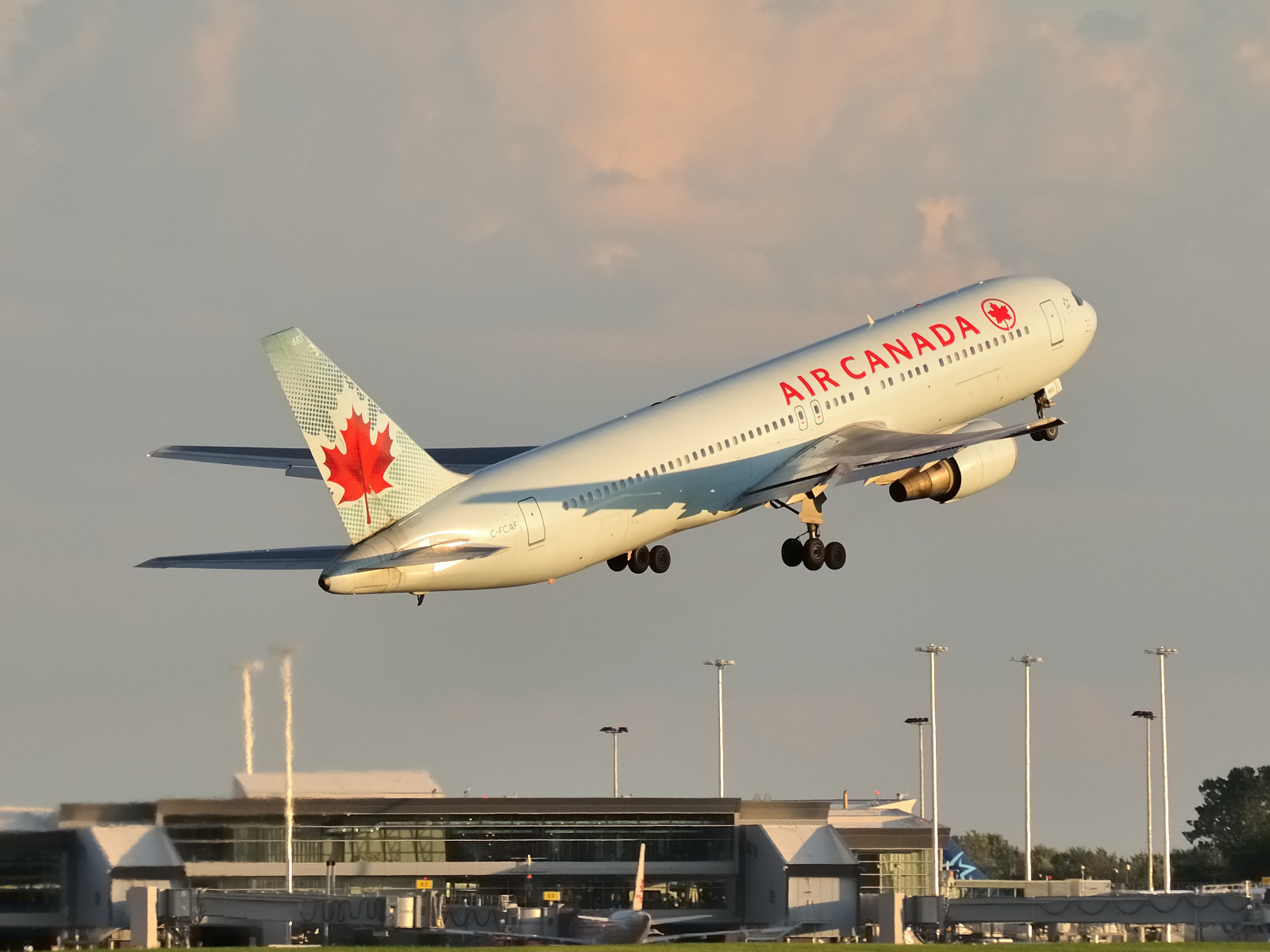 C-FCAF (cn 24084) Boeing 767-375ER