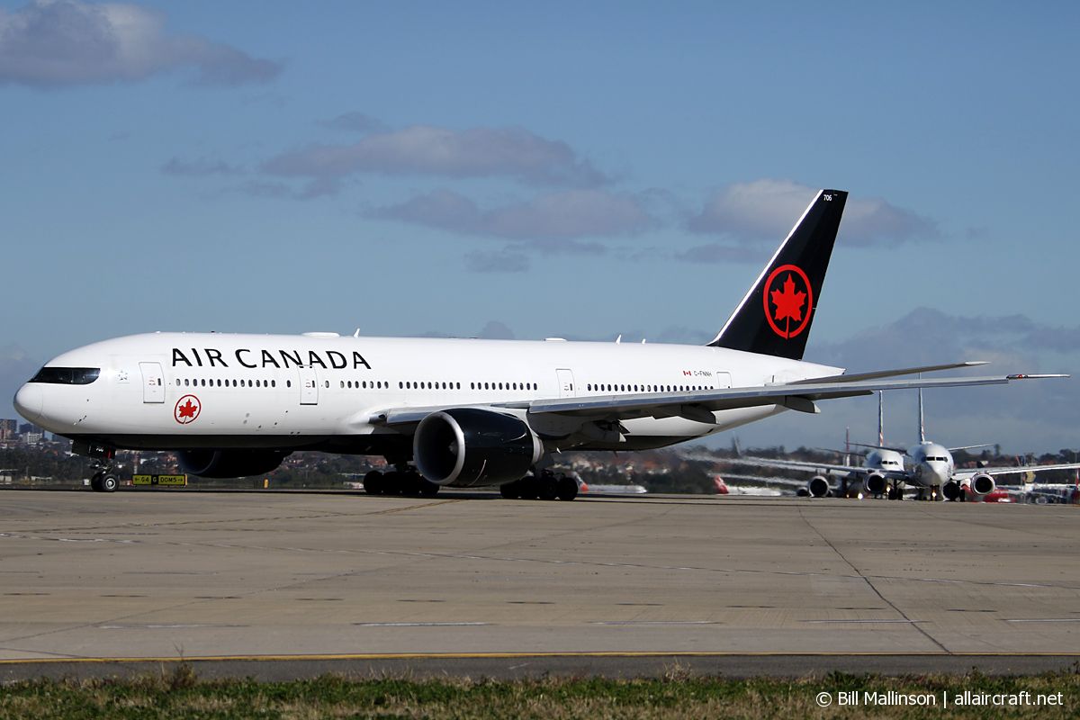 C-FNNH (cn 35247) Boeing 777-233LR