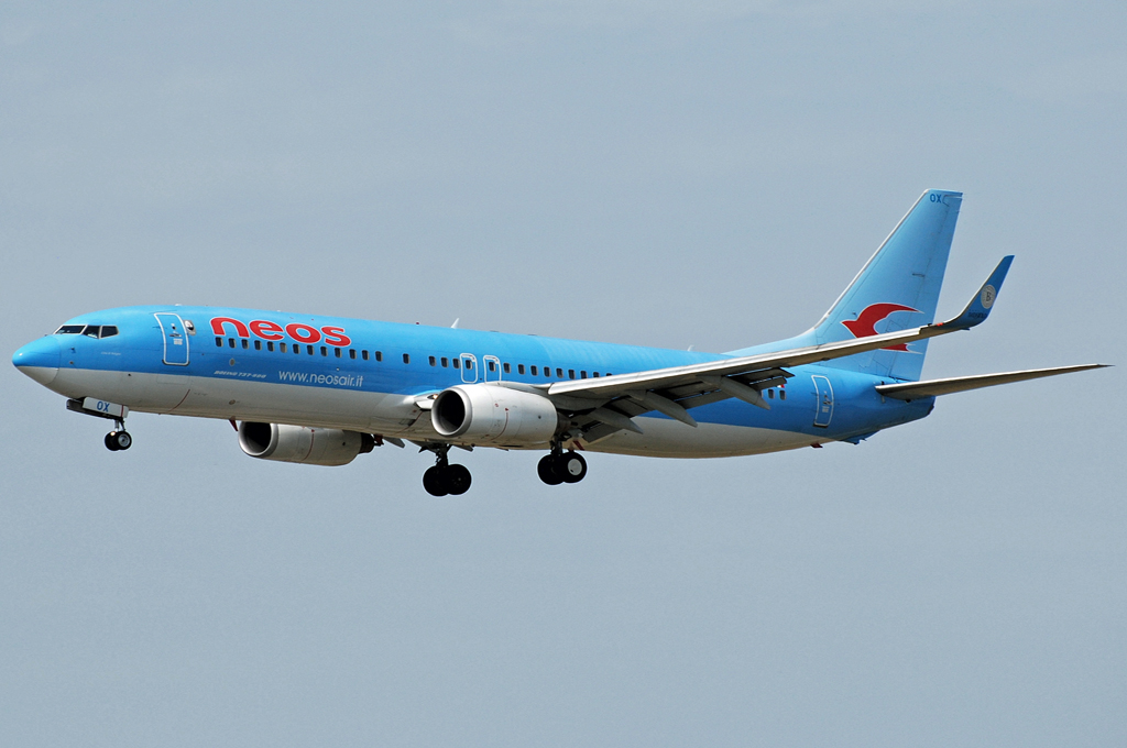 I-NEOX (33677) 2004 Boeing 737-86N WL