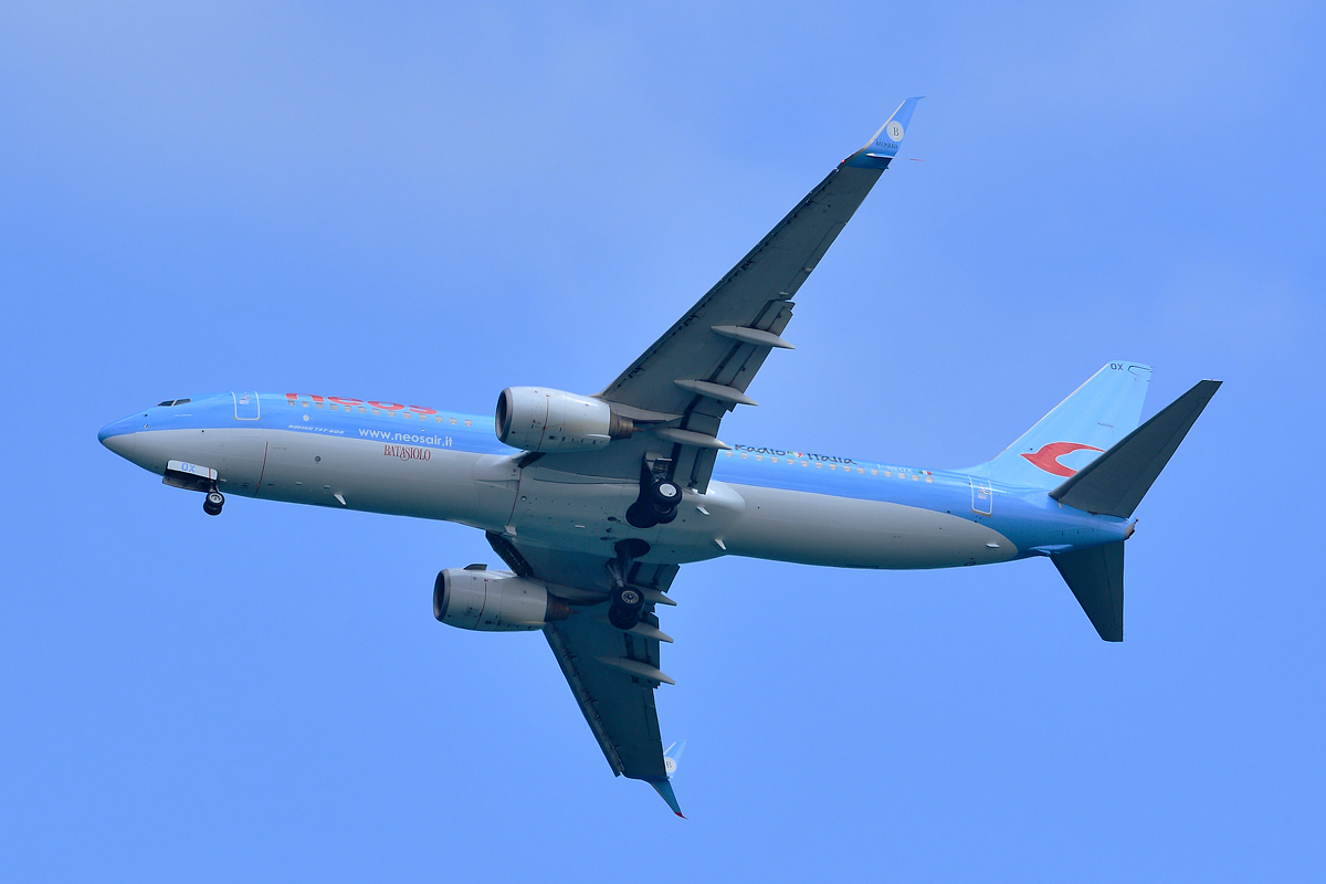 I-NEOX (33677) 2004 Boeing 737-86N WL