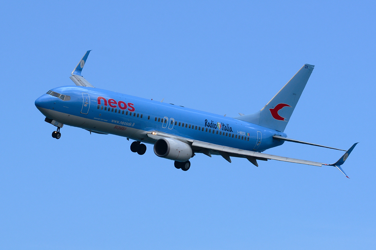 I-NEOX (33677) 2004 Boeing 737-86N WL