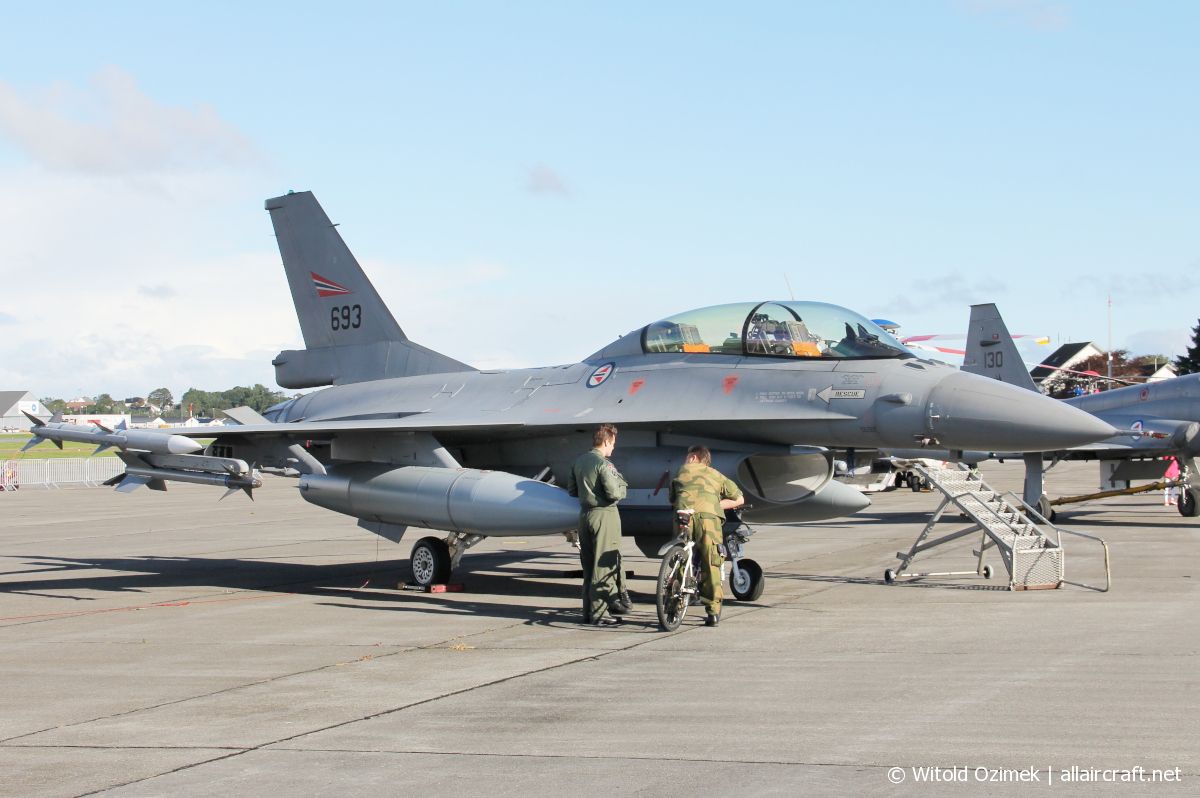 693 (6L-12) 1980 General Dynamics F-16BM Fighting Falcon