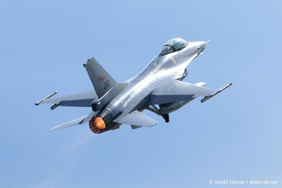 282 (6K-11) 1980 General Dynamics F-16AM