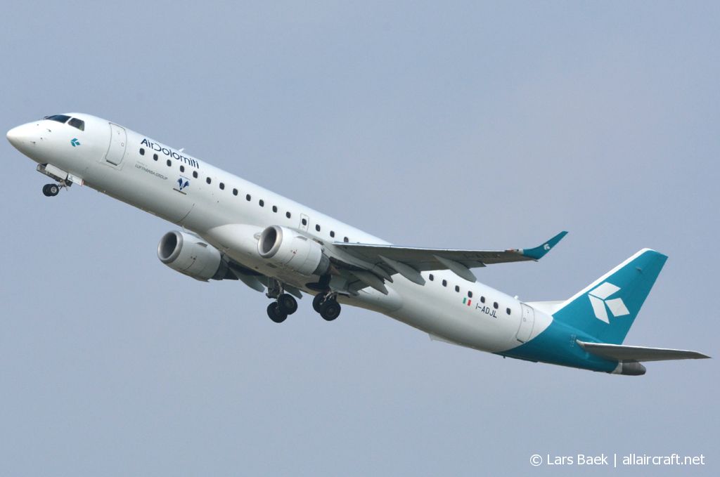 I-ADJL (19000256) 2009 Embraer 190-200LR
