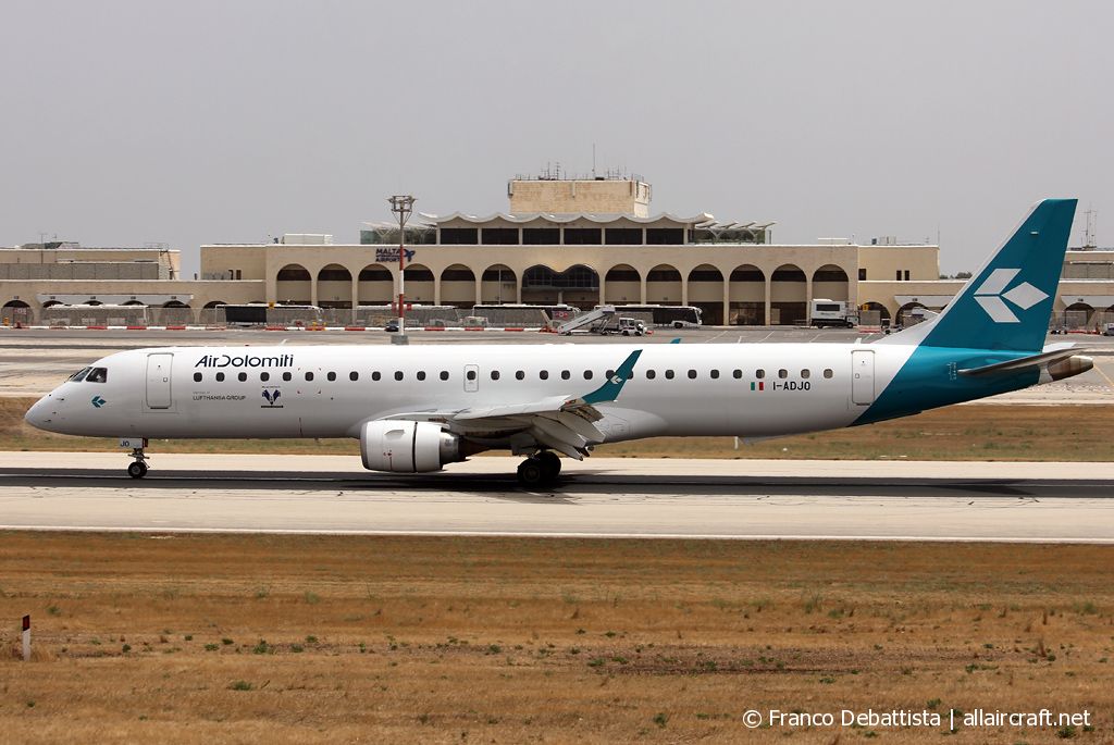I-ADJO (19000280) 2009 Embraer 190-200LR