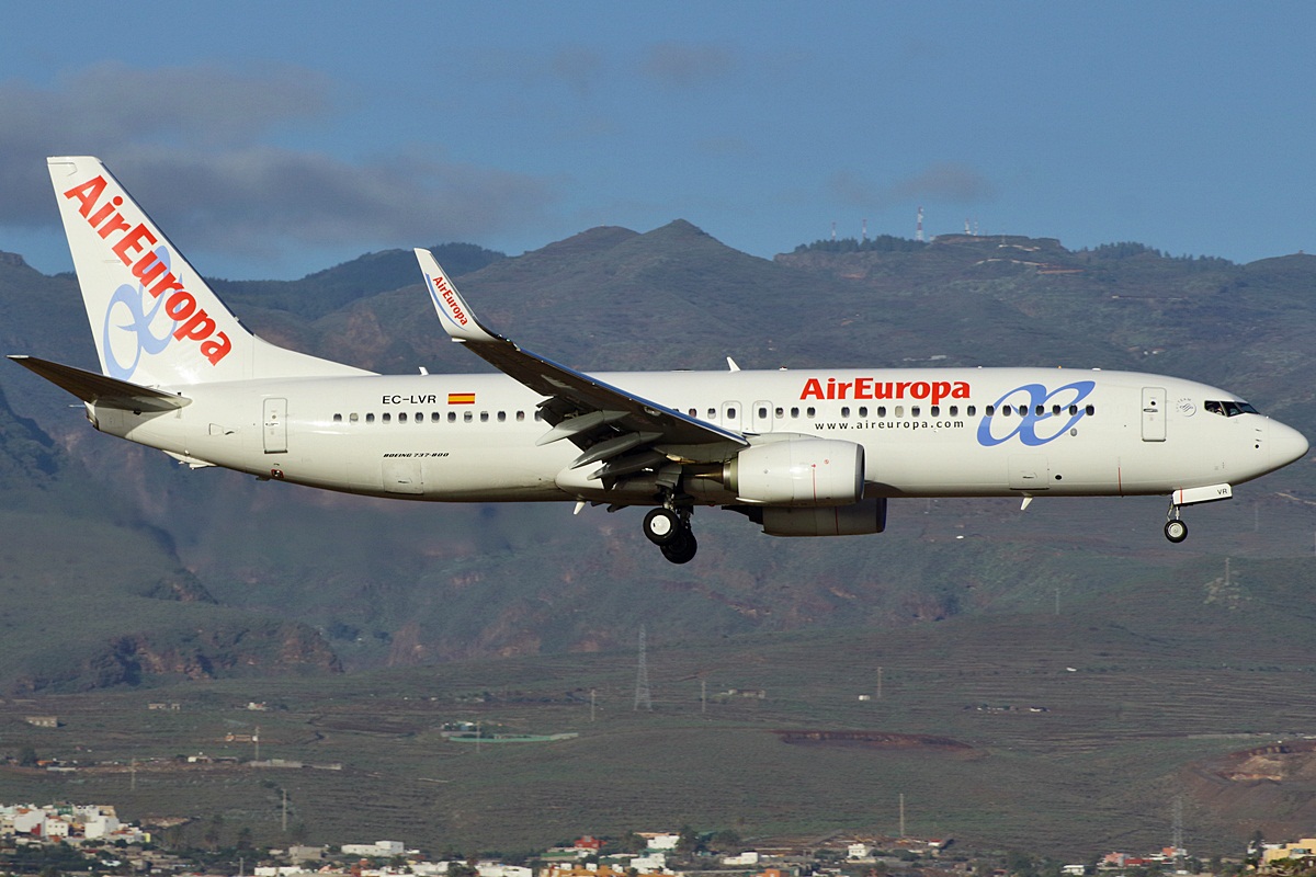 EC-LVR (cn 36593) Boeing 737-85P