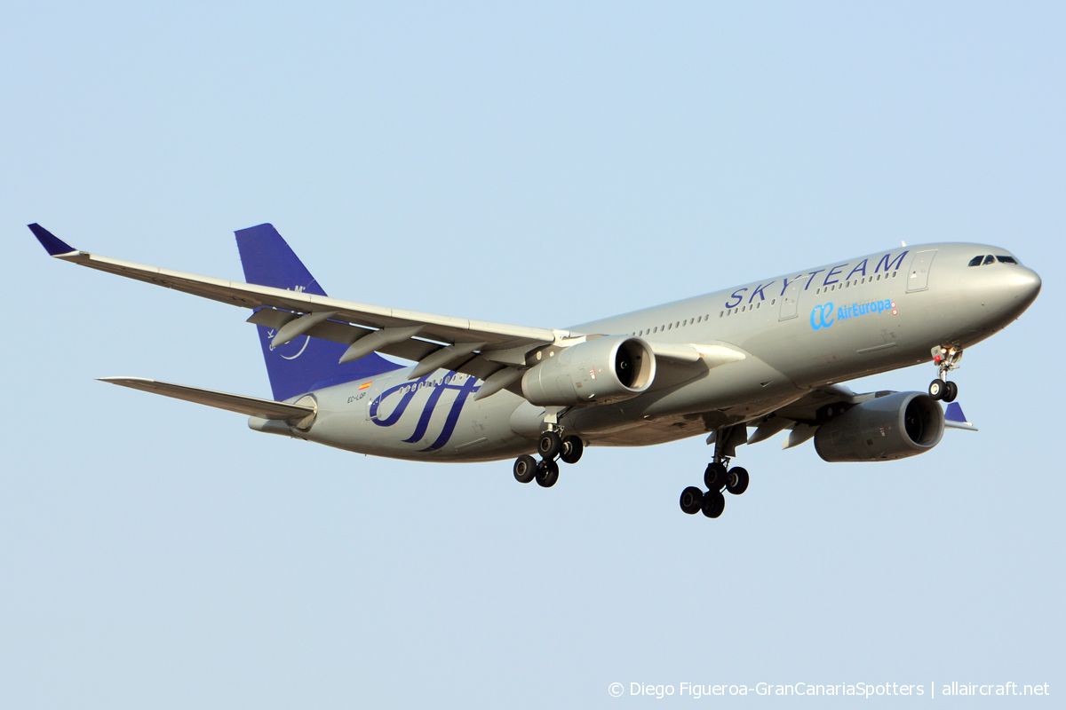 EC-LQP (526) 2003 Airbus A330-243