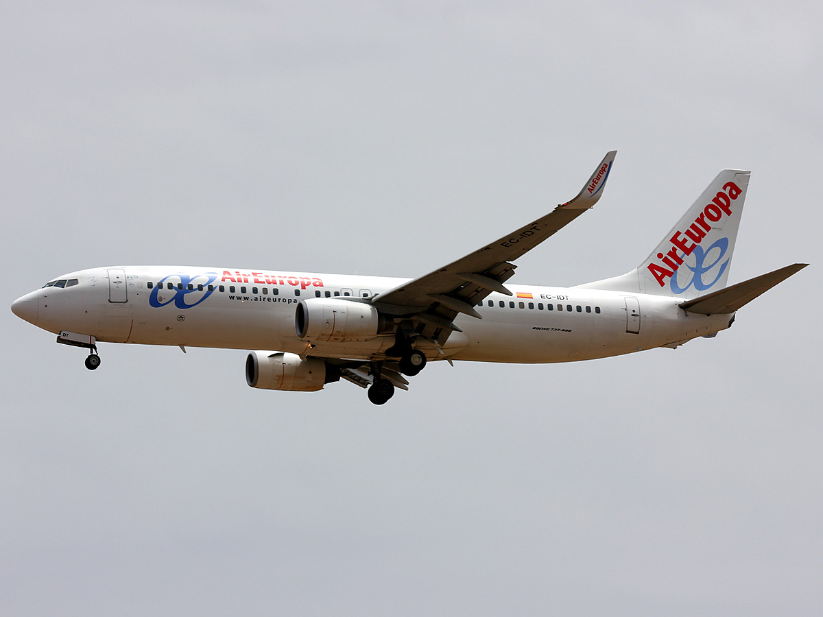 EC-IDT (30281) 2002 Boeing 737-86Q WL