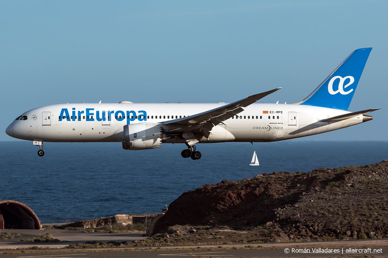 EC-MPE (cn 36418) Boeing 787-8