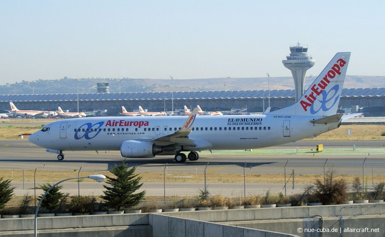 EC-JHK (33975) 2005 Boeing 737-85P(WL)