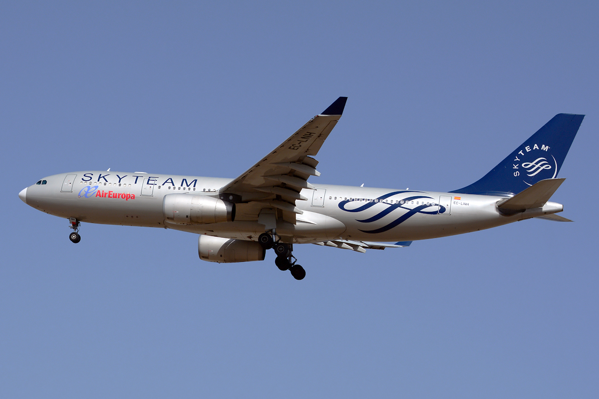 EC-LNH (551) 2003 Airbus A330-243