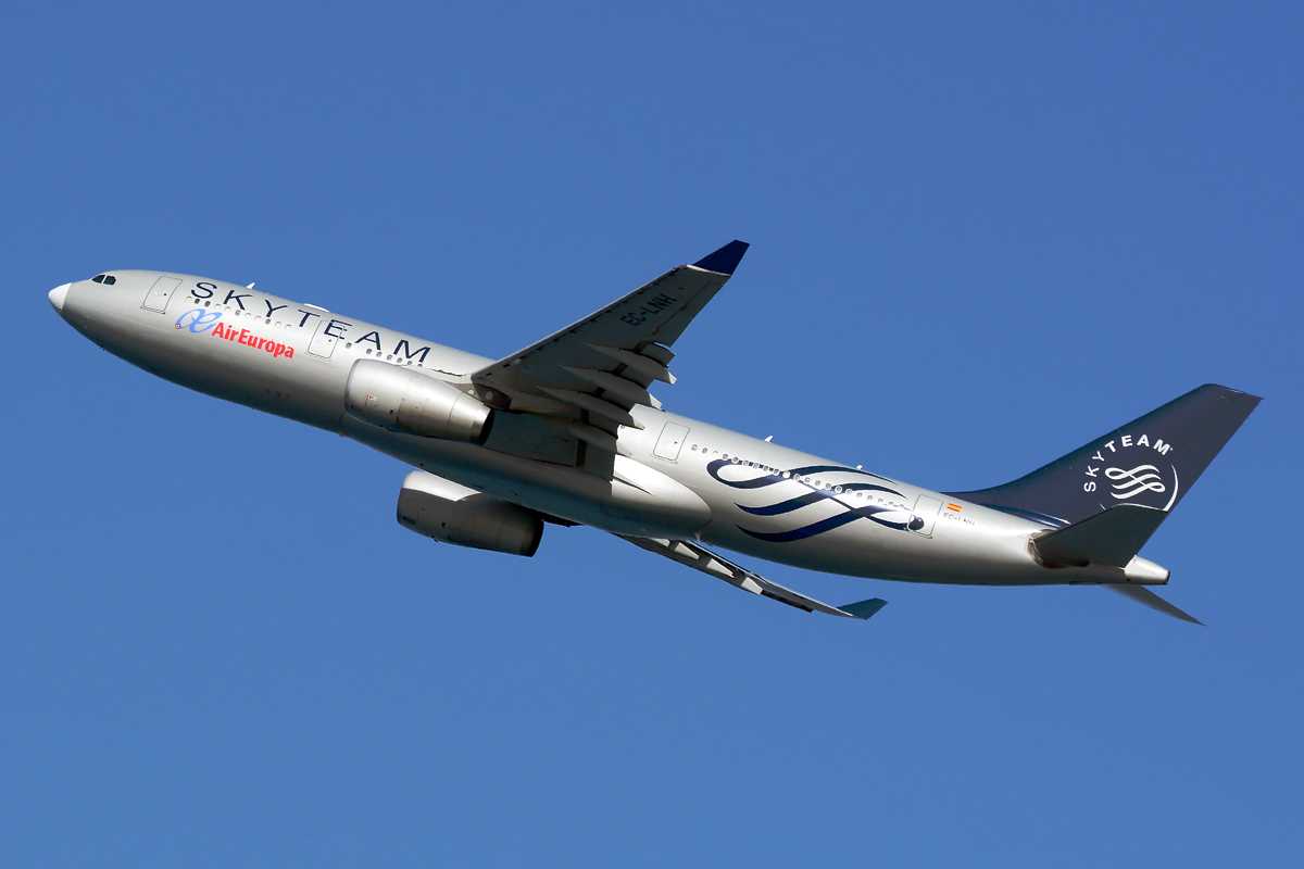 EC-LNH (551) 2003 Airbus A330-243