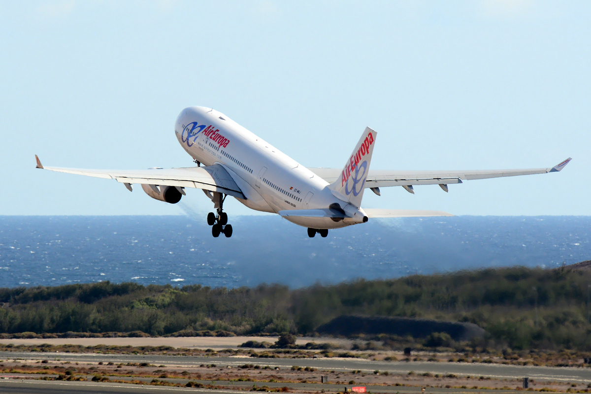 EC-MAJ (992) 2009 Airbus A330-243