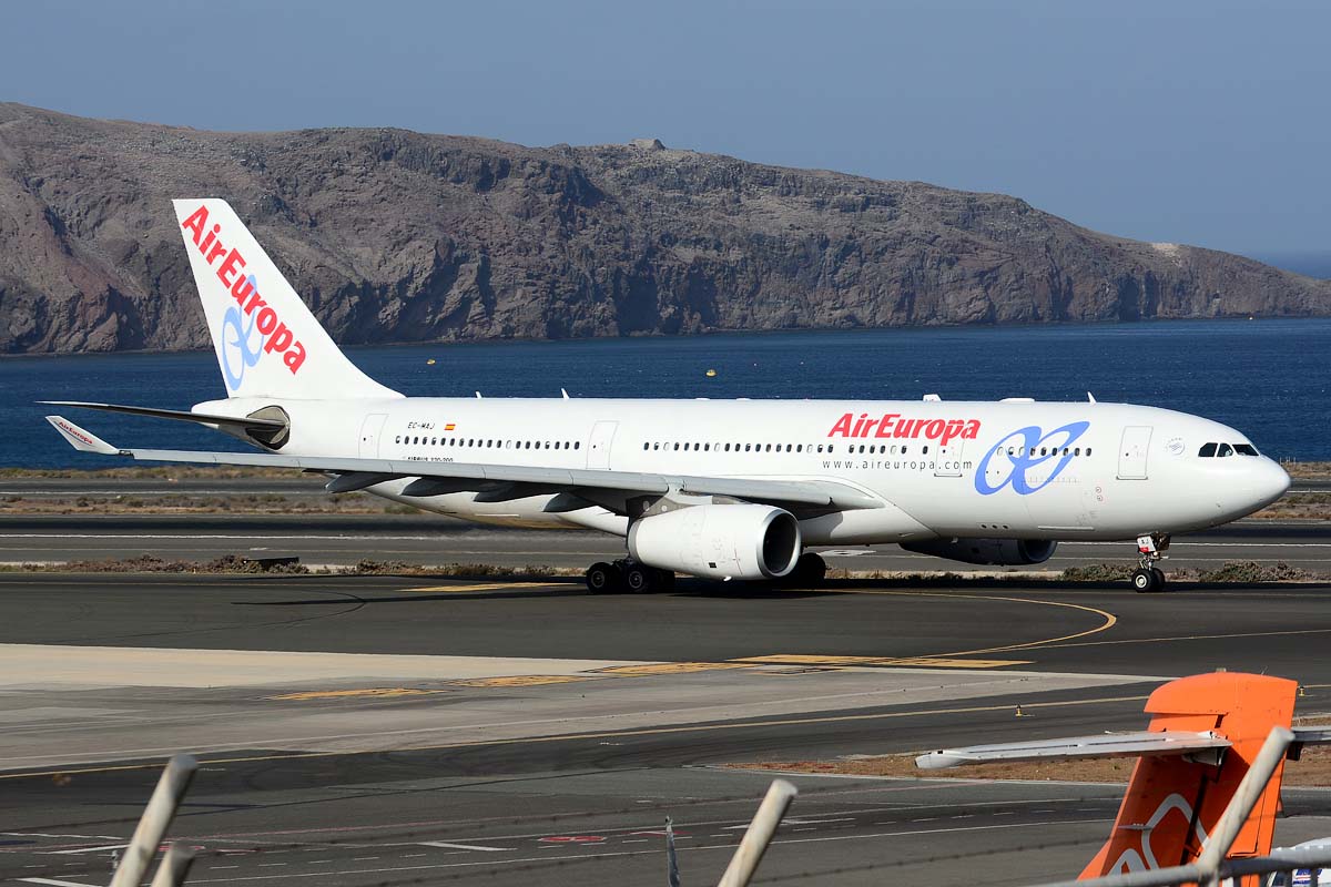 EC-MAJ (992) 2009 Airbus A330-243