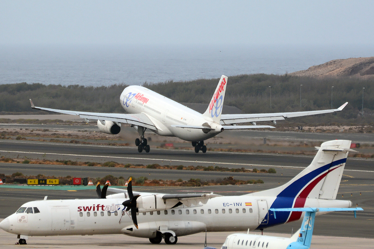 EC-LMN, (cn 597), Airbus A330-243