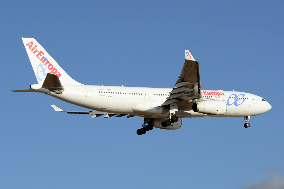 EC-LVL (461) 2002 Airbus A330-243