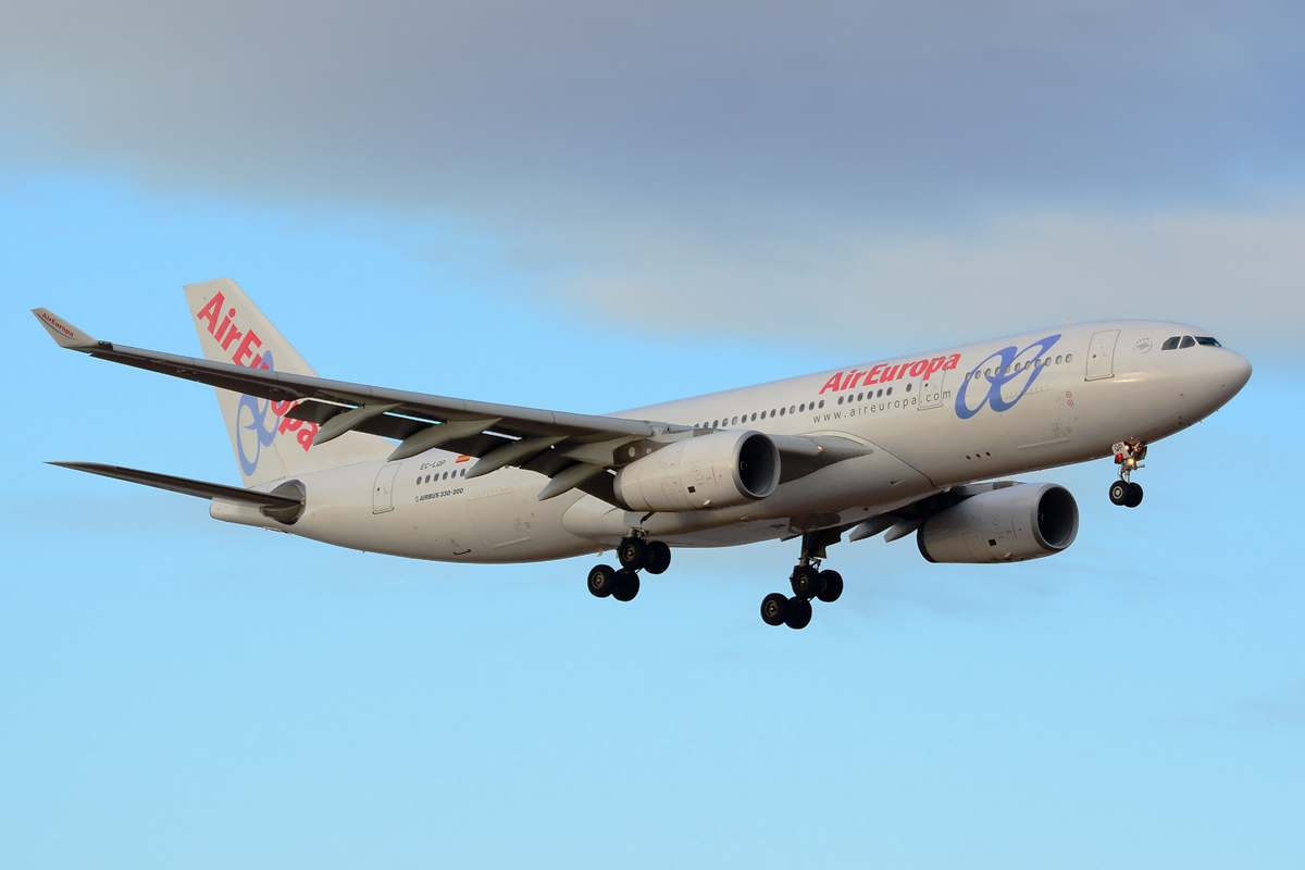 EC-MAJ (992) 2009 Airbus A330-243