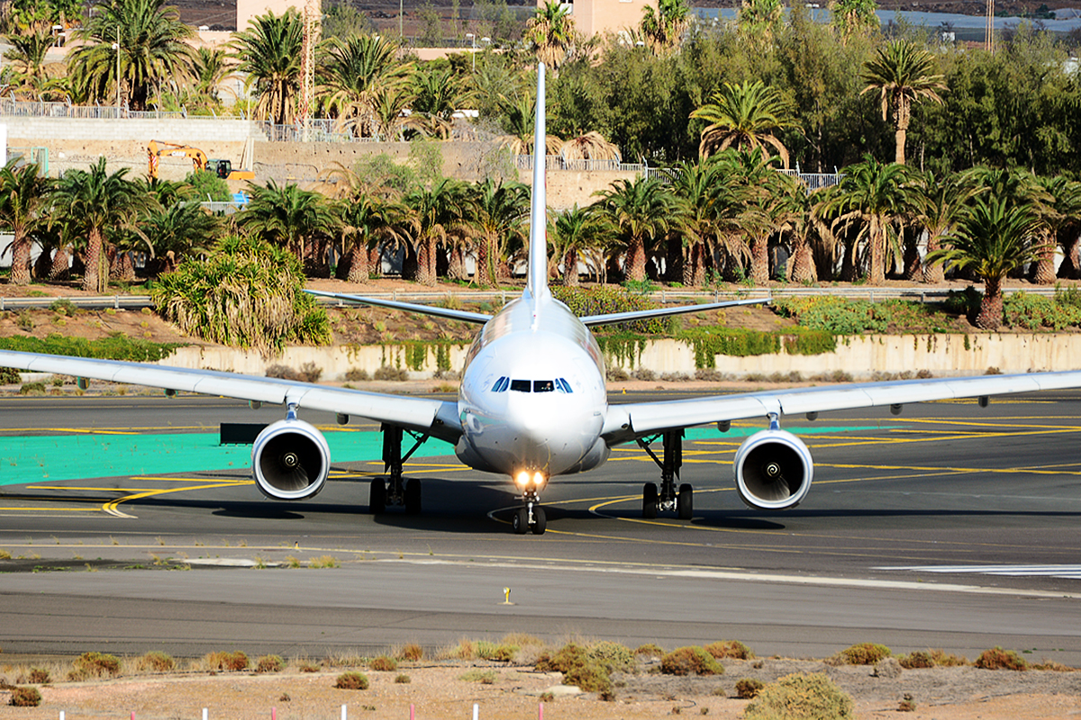 EC-LQP (526) 2003 Airbus A330-243