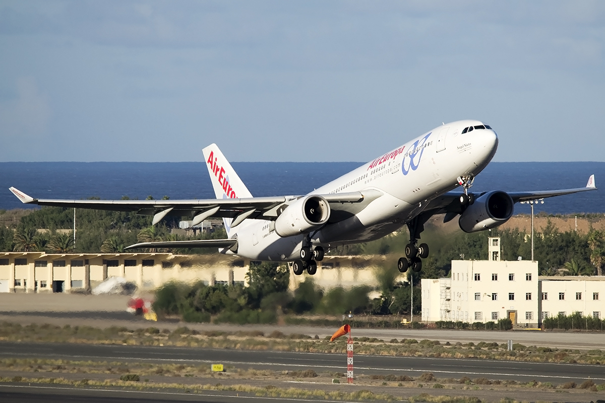 EC-LQP (526) 2003 Airbus A330-243