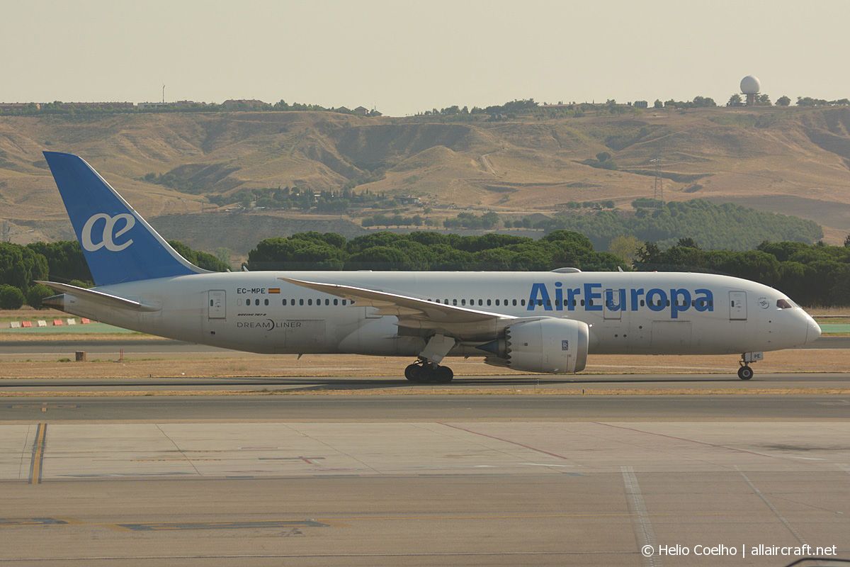EC-MPE (cn 36418) Boeing 787-8