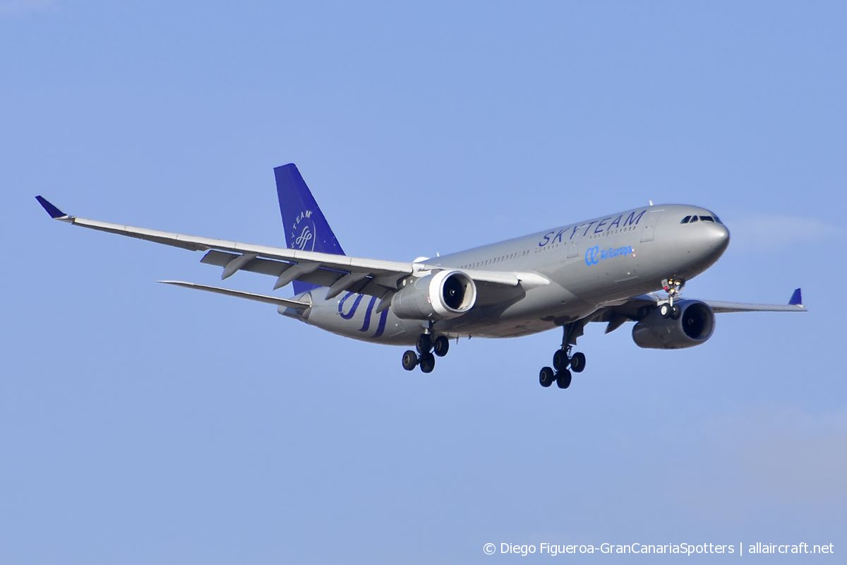 EC-LQP (526) 2003 Airbus A330-243