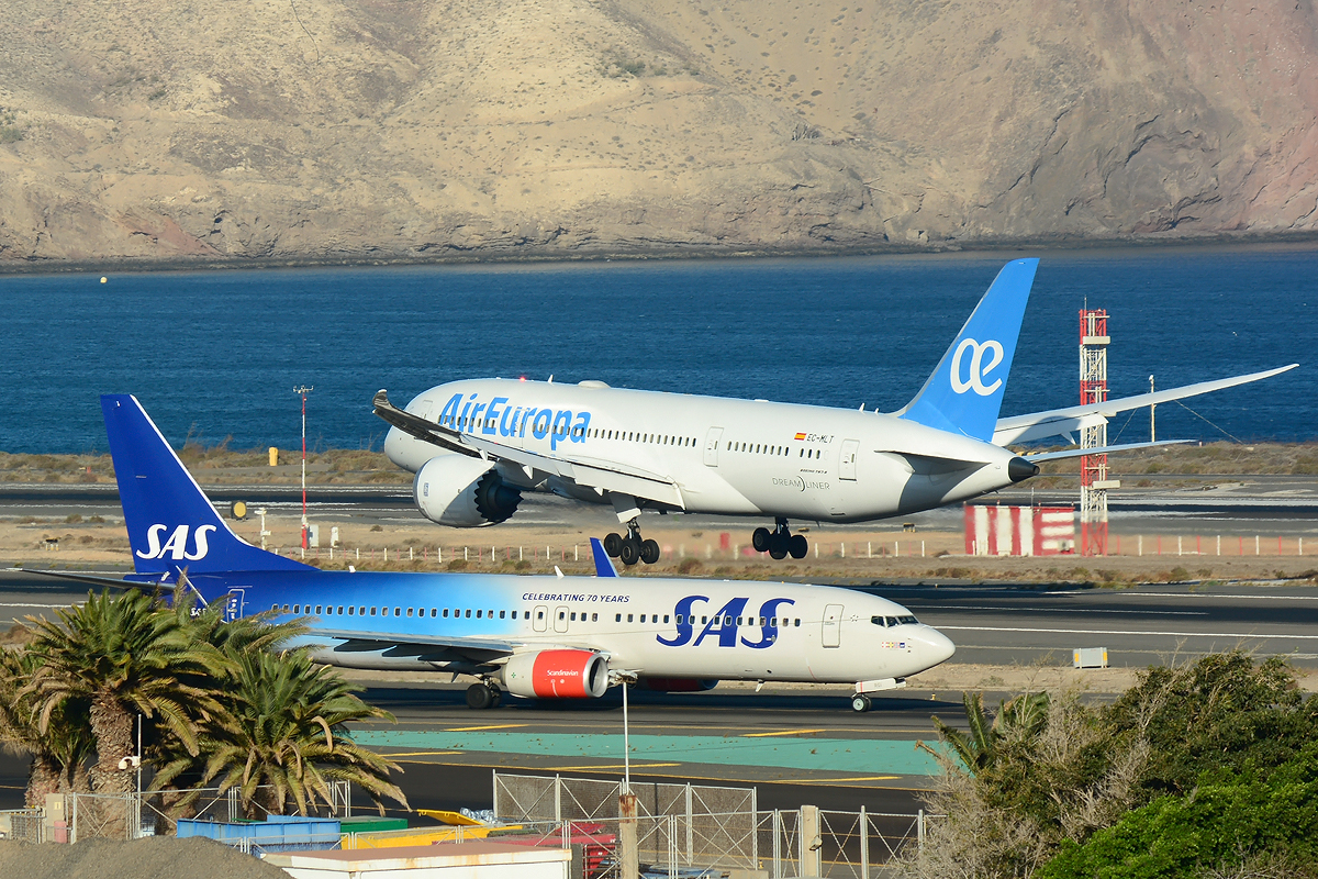 EC-MLT (36414) 2016 Boeing 787-8 Dreamliner