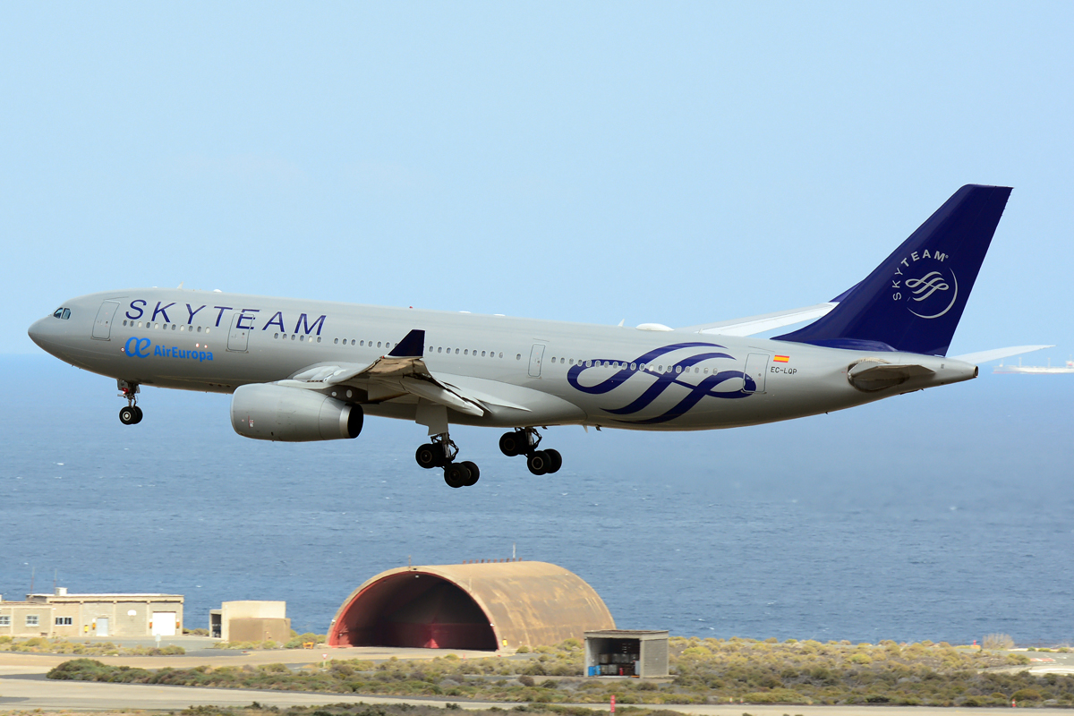 EC-LQP · Airbus A330-243 · (LPA / GCLP)
