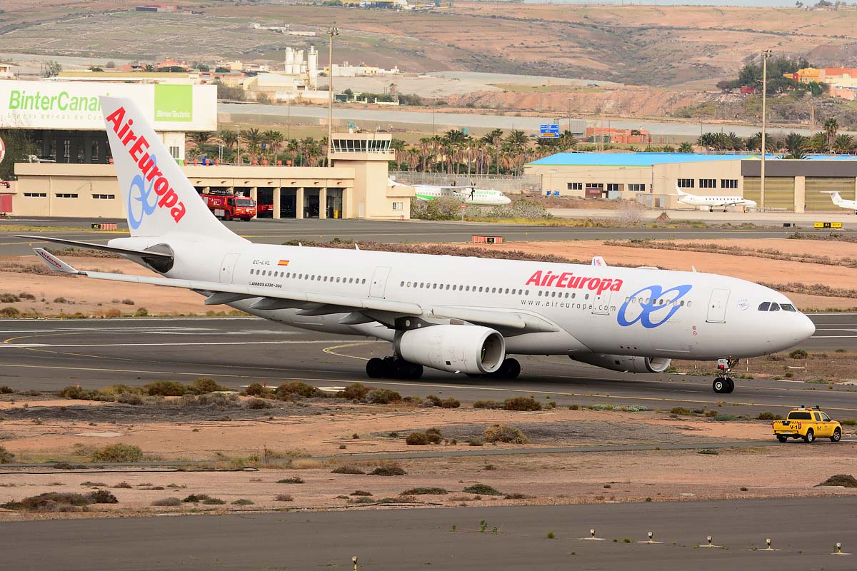 EC-LVL (461) 2002 Airbus A330-243