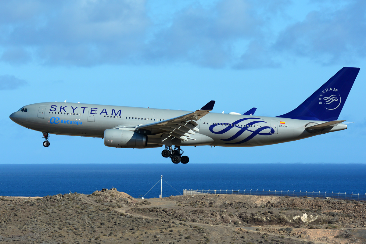 EC-LQP (526) 2003 Airbus A330-243