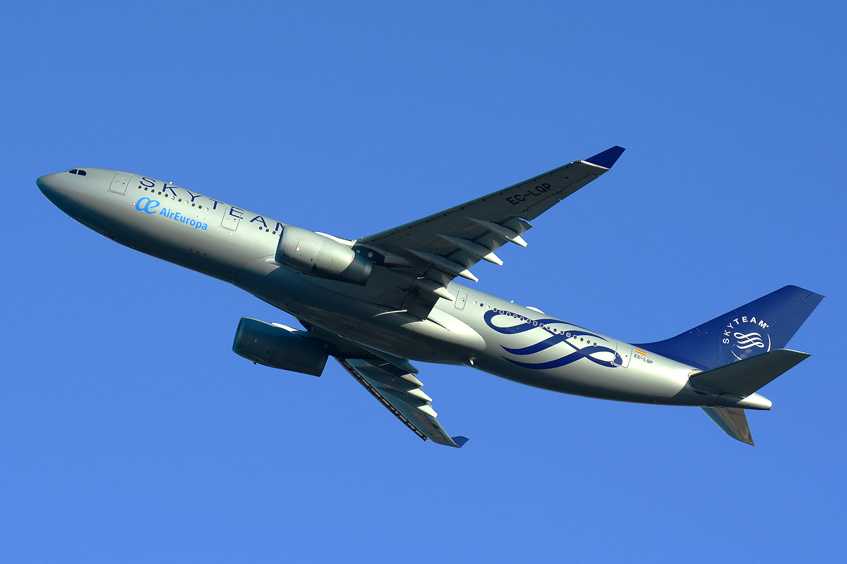 EC-LQP (526) 2003 Airbus A330-243