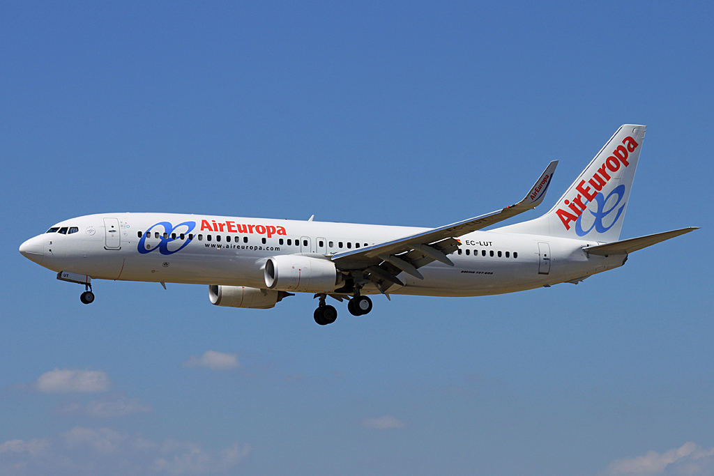 EC-LUT, (cn 36592), Boeing 737-85P