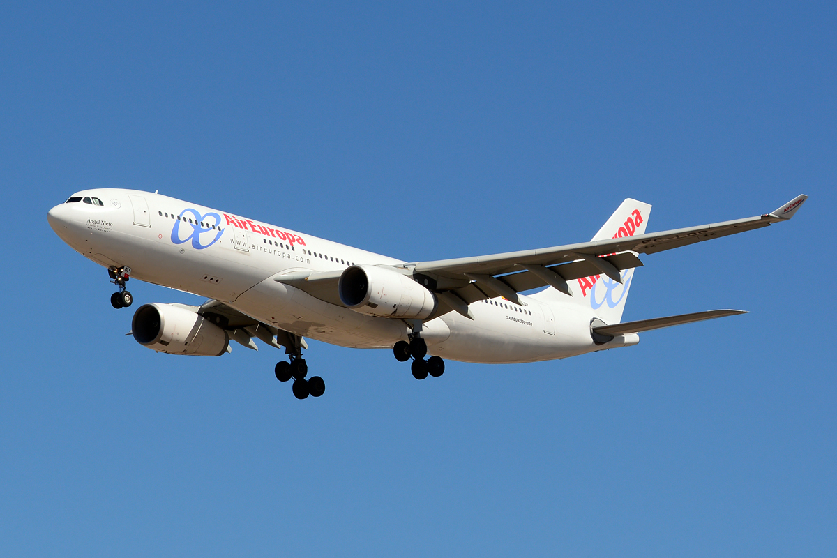 EC-LQP (526) 2003 Airbus A330-243