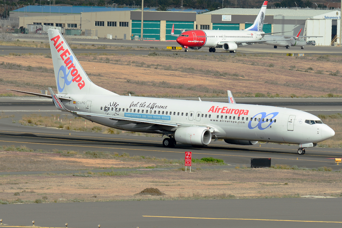 EC-LPQ (35496) 2012 Boeing 737-85P WL