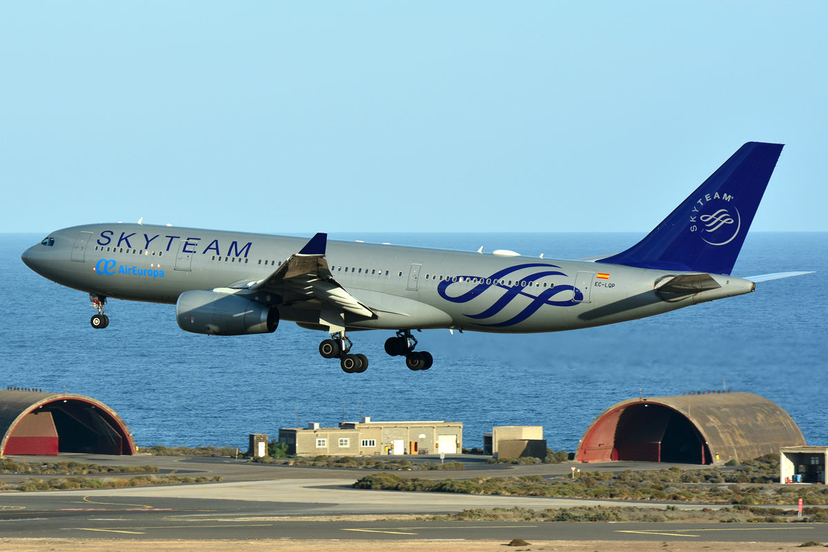 EC-LQP (526) 2003 Airbus A330-243