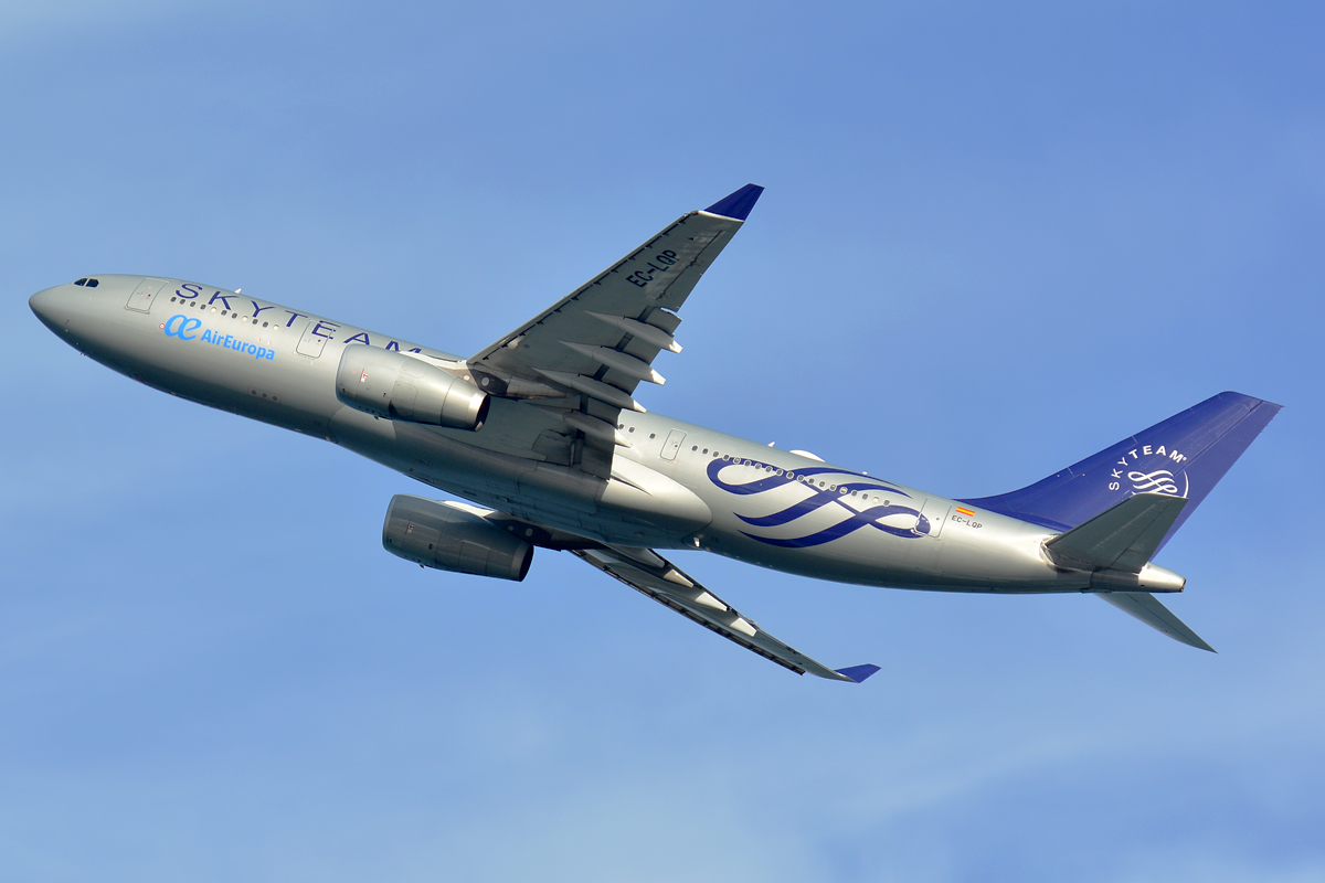 EC-LQP (526) 2003 Airbus A330-243