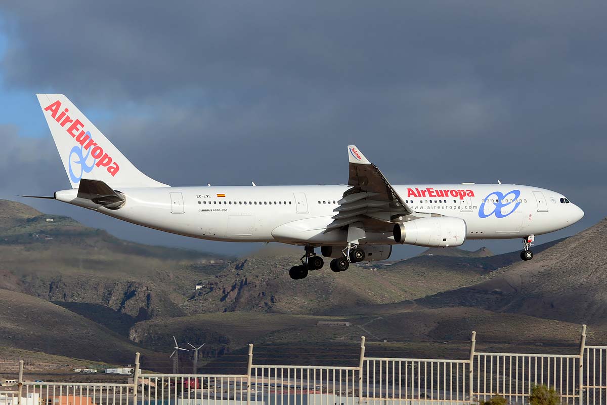 EC-LVL (461) 2002 Airbus A330-243