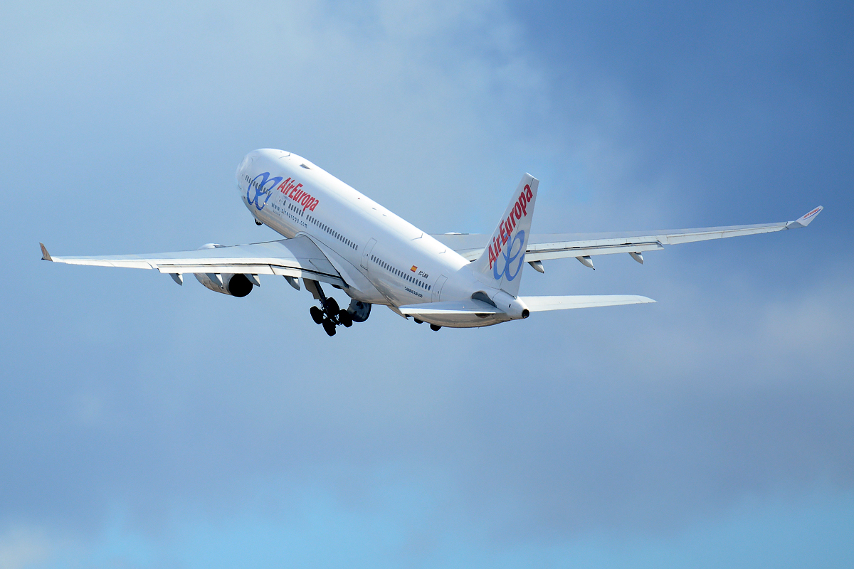 EC-LMN, (cn 597), Airbus A330-243