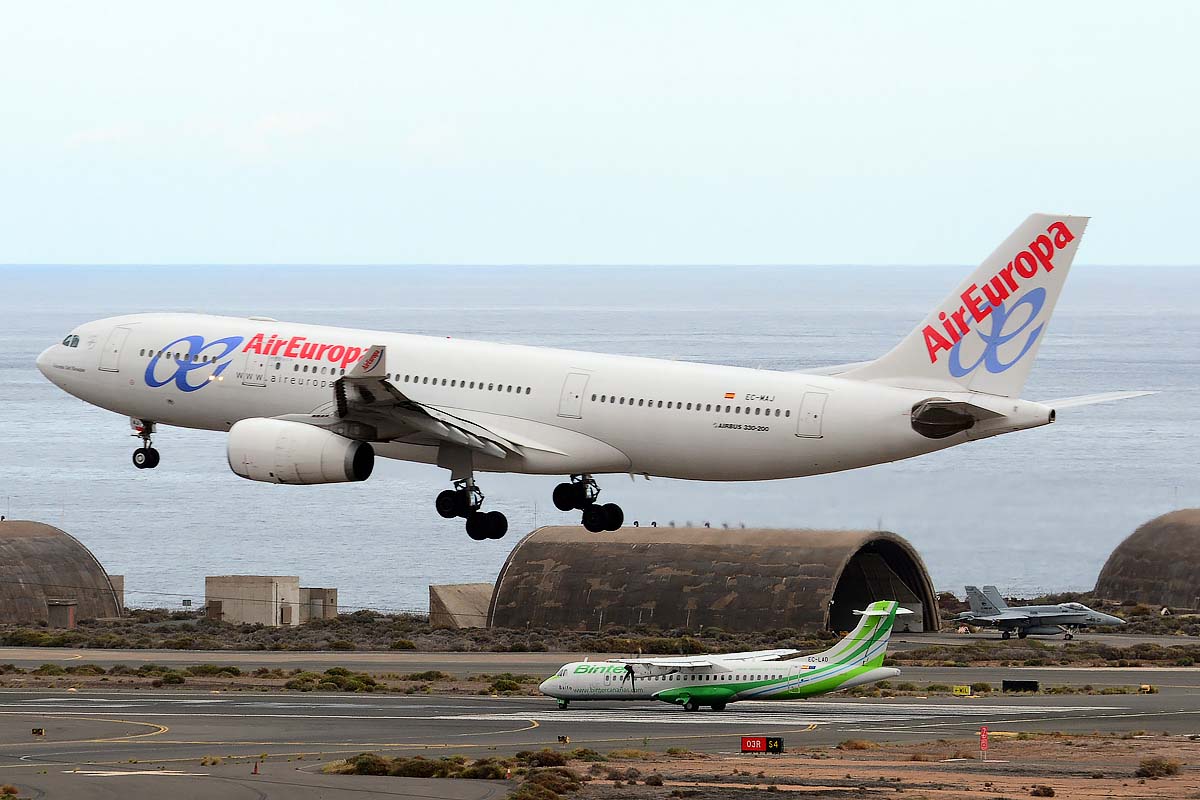 EC-MAJ (992) 2009 Airbus A330-243