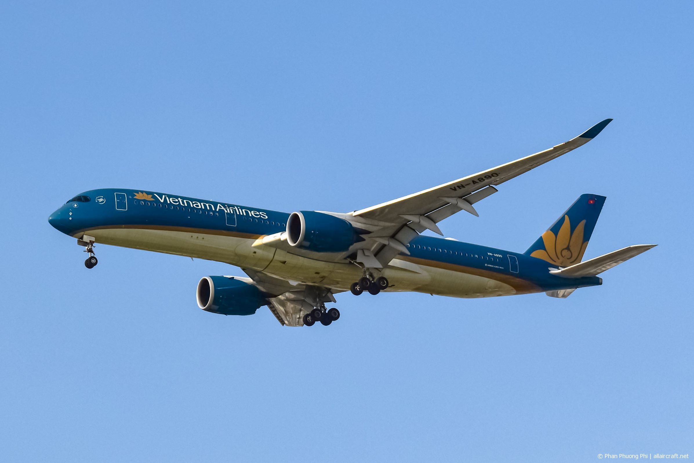 VN-A890 (056) 2016 Airbus A350-941