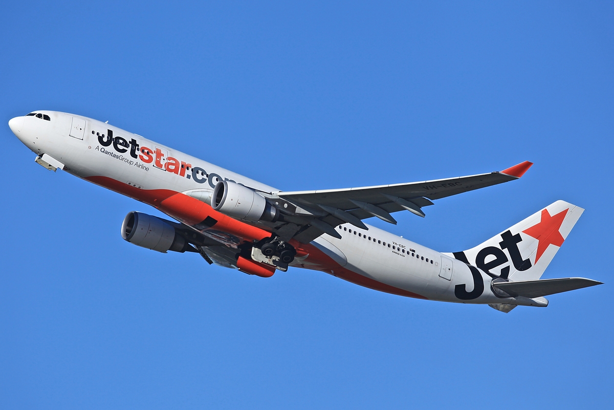 VH-EBC (506) 2003 Airbus A330-202