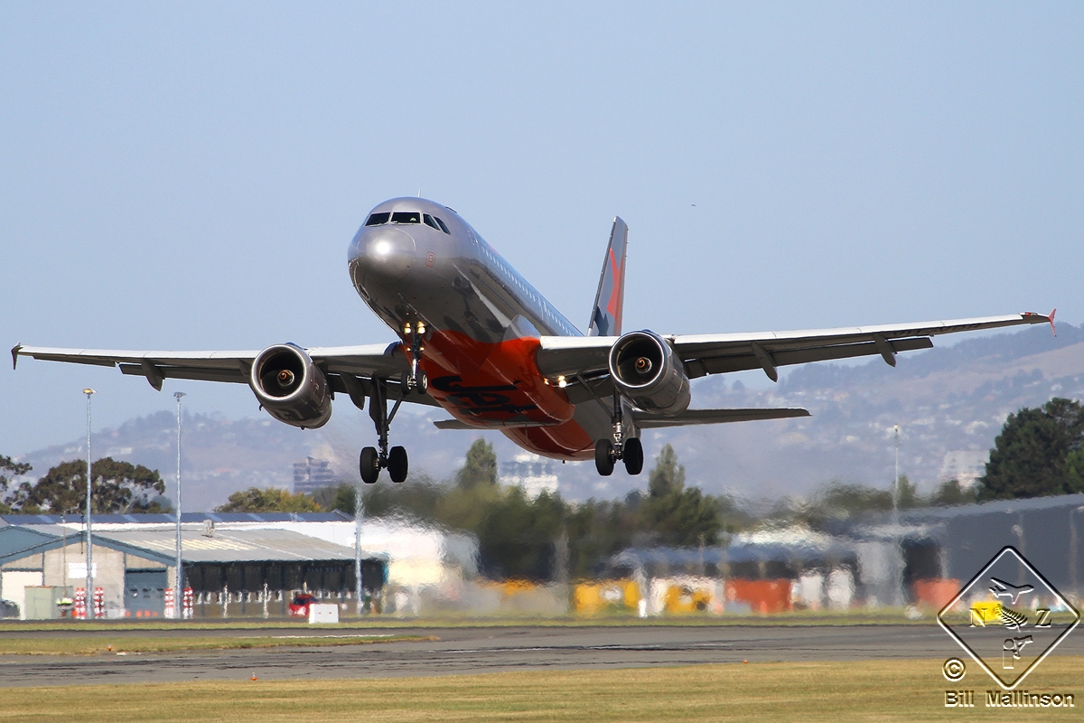 VH-VQR, (cn 2526), Airbus A320-232