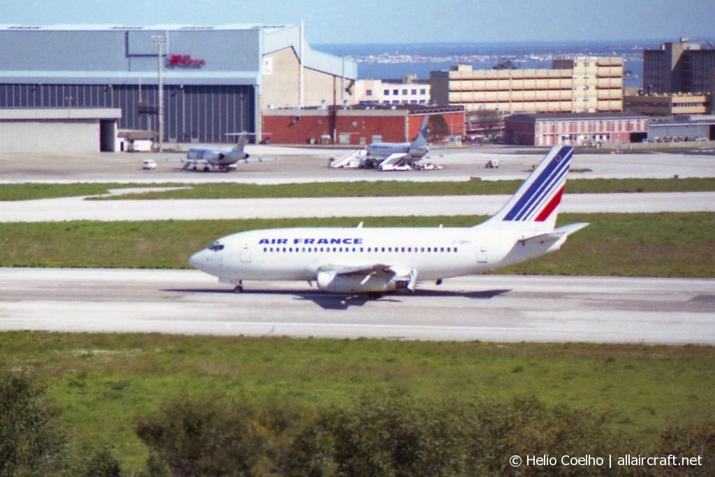 F-GBYI (cn 23008) Boeing 737-228Adv