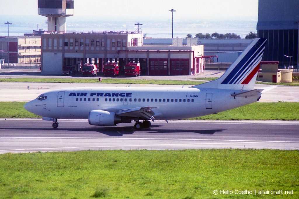 F-GJNN (cn 27304) Boeing 737-528